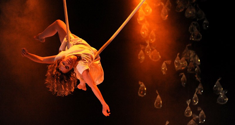 Corde volante - Manuelle Haeringer - Cahin Caha Circus Cirkor La Putika - Prague Letni Letna 2012